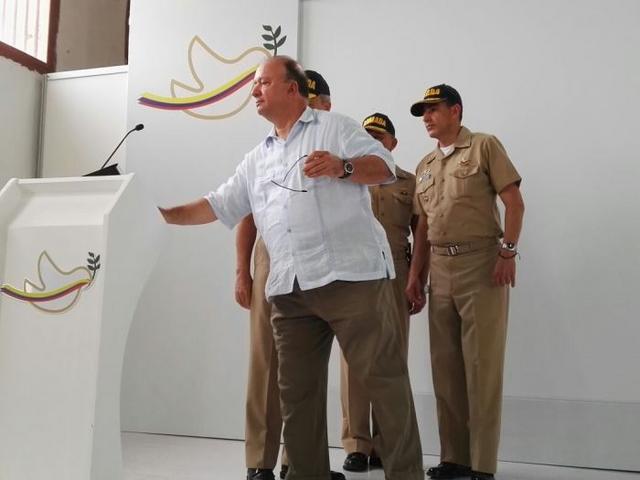 Ministro de Defensa  Luis Carlos Villegas